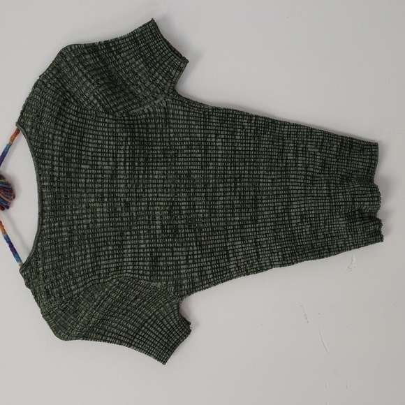 FOREVER 21 Stretchy Rib Knit Belly Crop Top Deep V Neck Green Short Sleeve EUC M - Picture 5 of 11